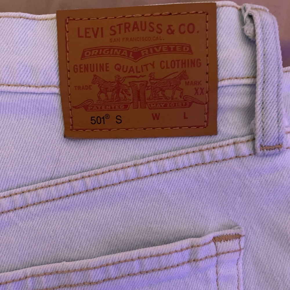 NEW LEVI 501 SKINNYS BOOT CUT FRAY TRIM LIGHT WASH